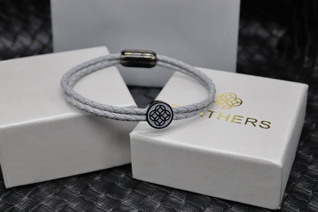 Bracelet 
55 dhs🪙🌨️
With box and Paper Bag
🎁🎁🎁

Zain33
♥️♥️♥️