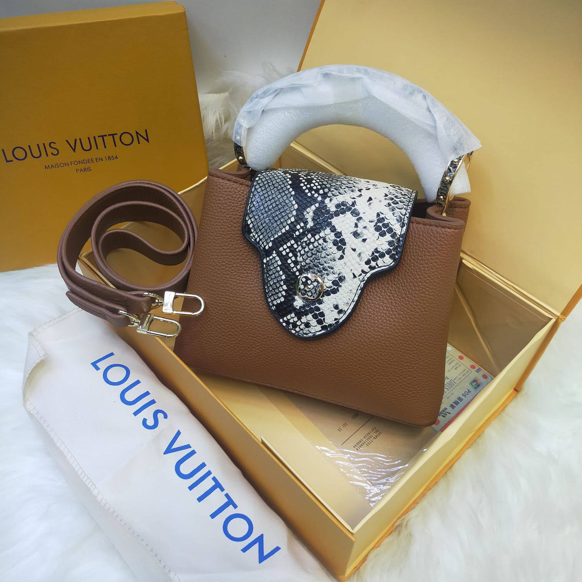 LV

95 dhs🇦🇪

Withbox

Zain235
♥️♥️♥️