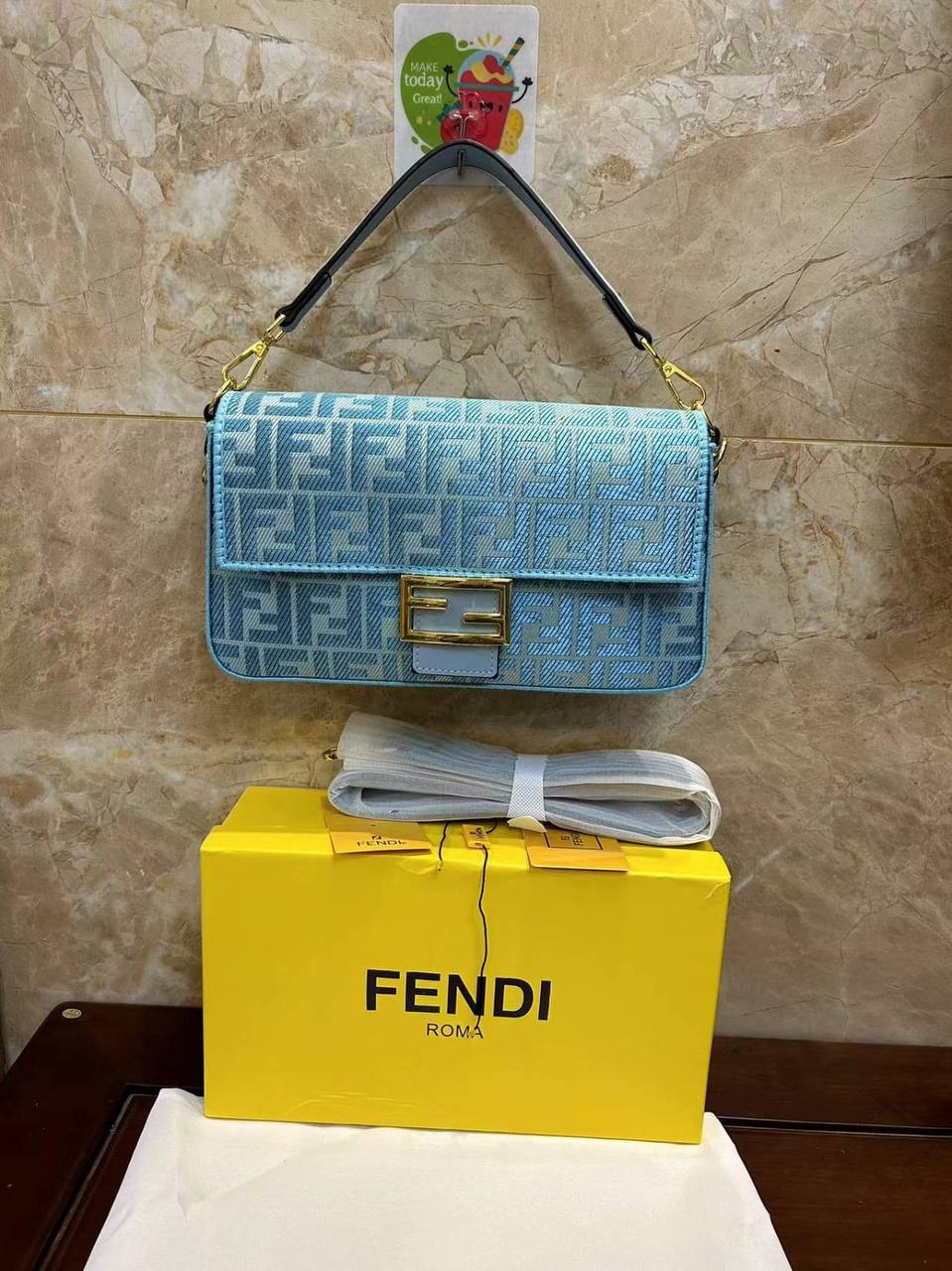 Fendi
with box🎁🎁🎁

110 dhs✅

Zain232
♥️♥️♥️