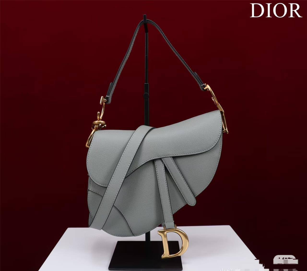 Dior
100 dhs✅
small size:19*5.5*15.5
Wear leather shoulder straps

110 dhs✅
Big size:25*6.5*19
Knitted shoulder straps
with box
Good quality, all hardware is thickened

Zain07
♥️♥️♥️
