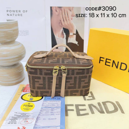 FENDI ᴠᴀɴɪᴛʏ ʙᴀɢ
ᴛᴏᴘ ʜᴀɴᴅʟᴇ ʙᴀɢ
ᴄᴀɴᴠᴀs ᴍᴀᴛᴇʀɪᴀʟ
ɢᴏʟᴅ ʜᴀʀᴅᴡᴀʀᴇ
ᴡɪᴛʜ ᴄʜᴀɪɴ ʙᴇʟᴛ sᴛʀᴀᴘ
sɪᴢᴇ : 18 cm
ᴡɪᴛʜ BOX
🎁🎁🎁

70 dhs🪙🌨️

Zain31
♥️♥️♥️