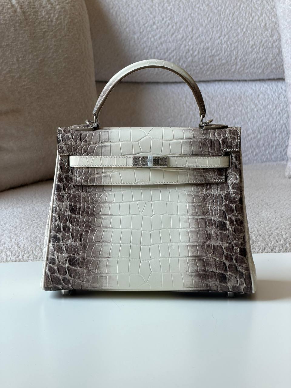 Hermes
kelly croc 25cm💕master quality😍with box❤️
750 dhs✅

Zain51
♥️♥️♥️