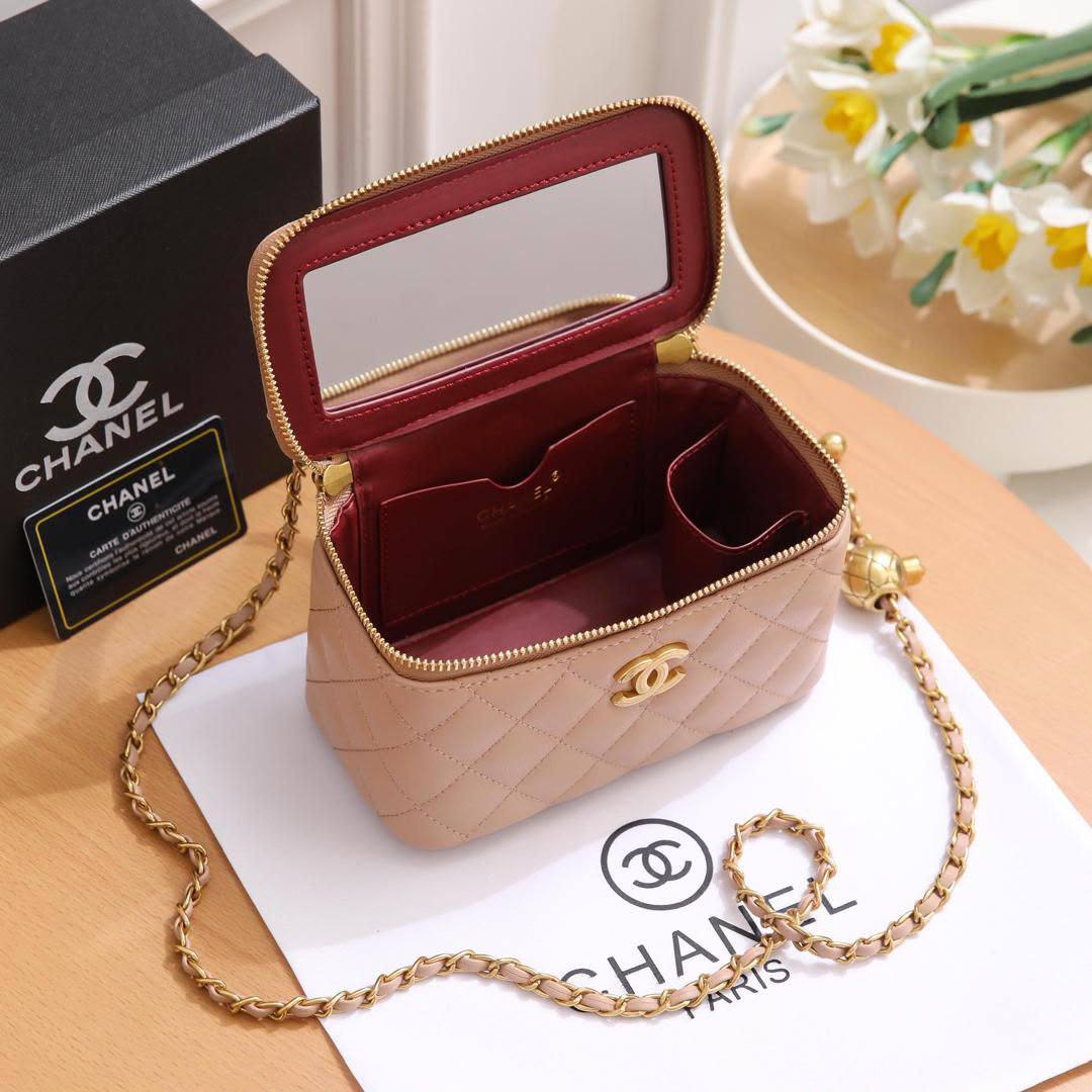 CHANEL 

NEW CAME 

GOOD QUALITY 
WITH BOX  

115 dhs🇦🇪🇦🇪

Zain39
♥️♥️♥️