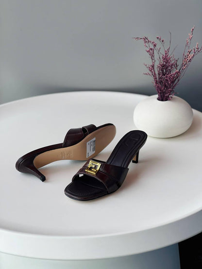 Fendi
Size 36_41
Super high quality* 
450 dhs🪙🌨️

Zain176
♥️♥️♥️