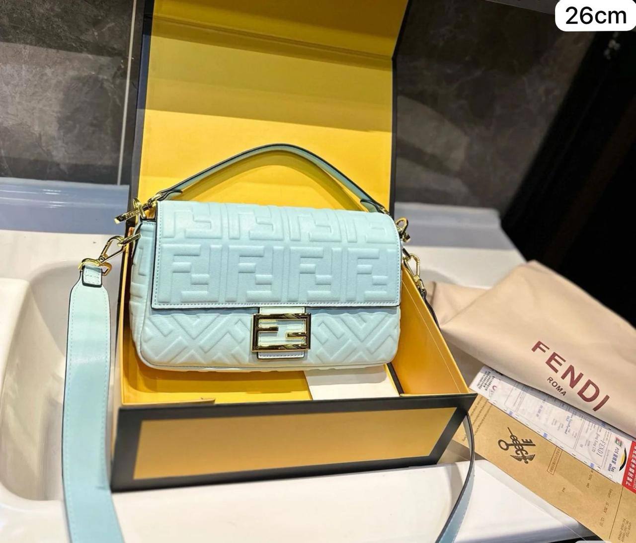 Fendi Baguette
1️⃣ First Quality +🎁
Size : 26 * 14 cm
80 dhs✅
with box 🎁

Zain115
♥️♥️♥️