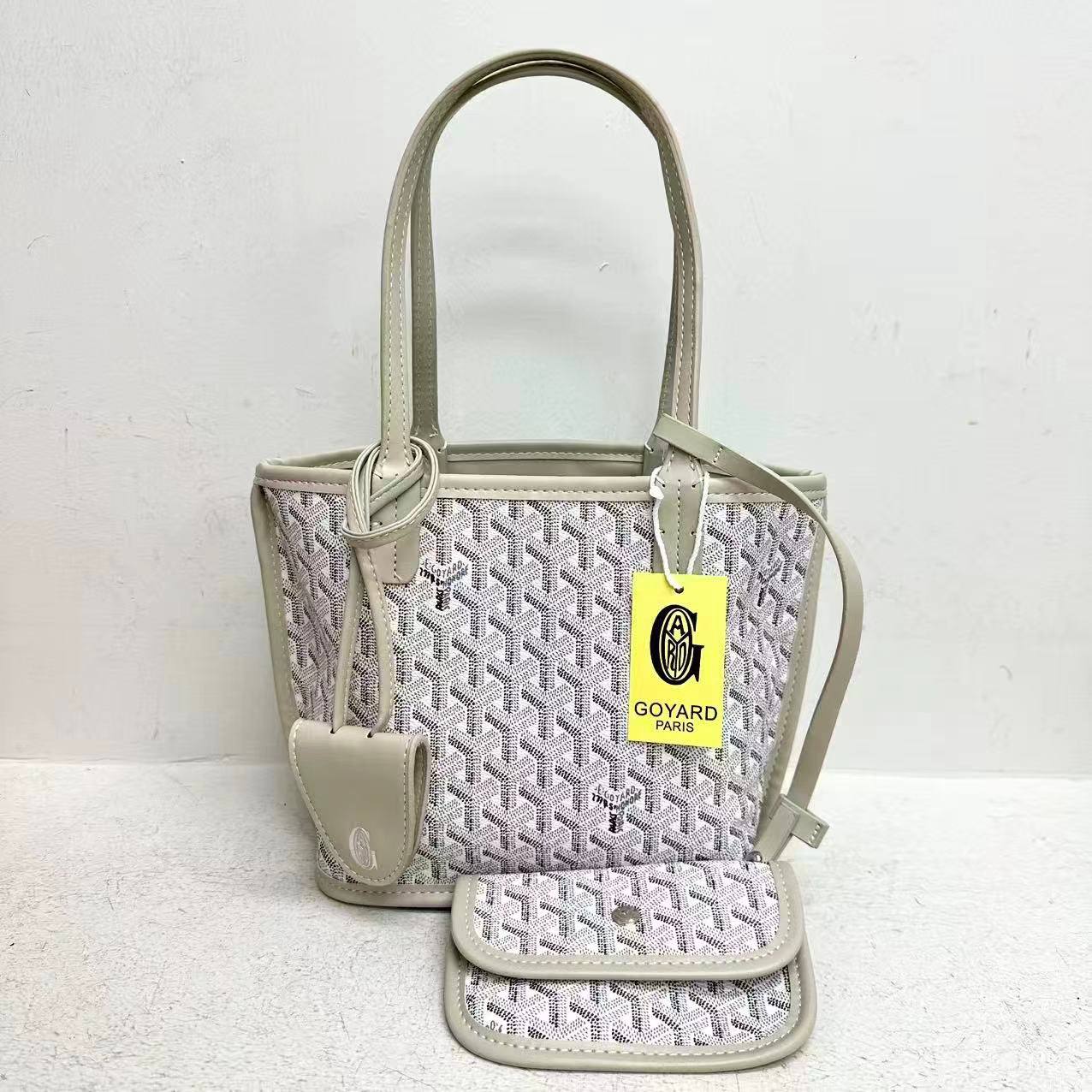 Goyard 
65 dhs✅

Zain232
♥️♥️♥️