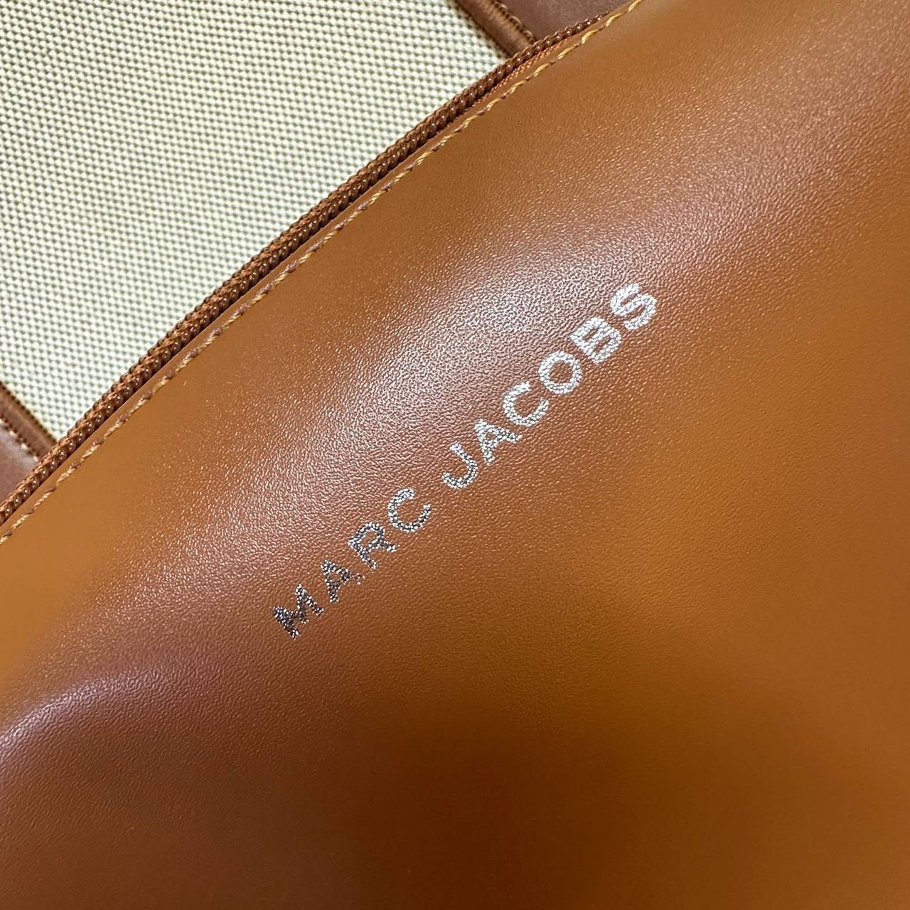 MARC JACOBS 
THE TOTE BAG 
BIG SIZE 
HIGH QUALITY
130 dhs🇦🇪🇦🇪

Zain295
♥️♥️♥️