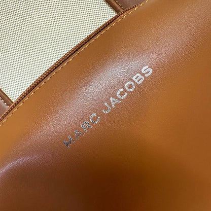MARC JACOBS 
THE TOTE BAG 
BIG SIZE 
HIGH QUALITY
130 dhs🇦🇪🇦🇪

Zain295
♥️♥️♥️