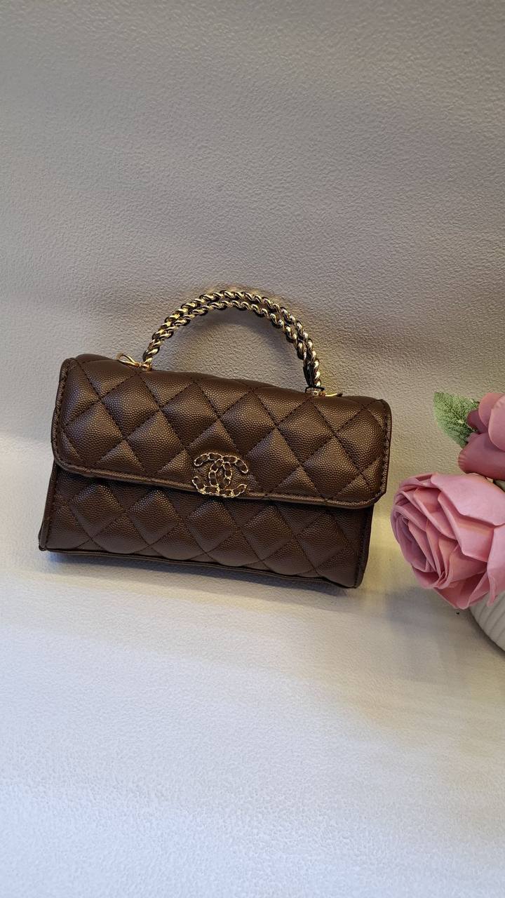 CHANEL
19cm
100 dhs✅
with box 📦

Zain44
♥️♥️♥️