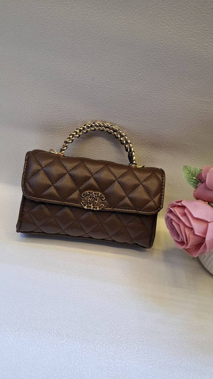 CHANEL
19cm
100 dhs✅
with box 📦

Zain44
♥️♥️♥️