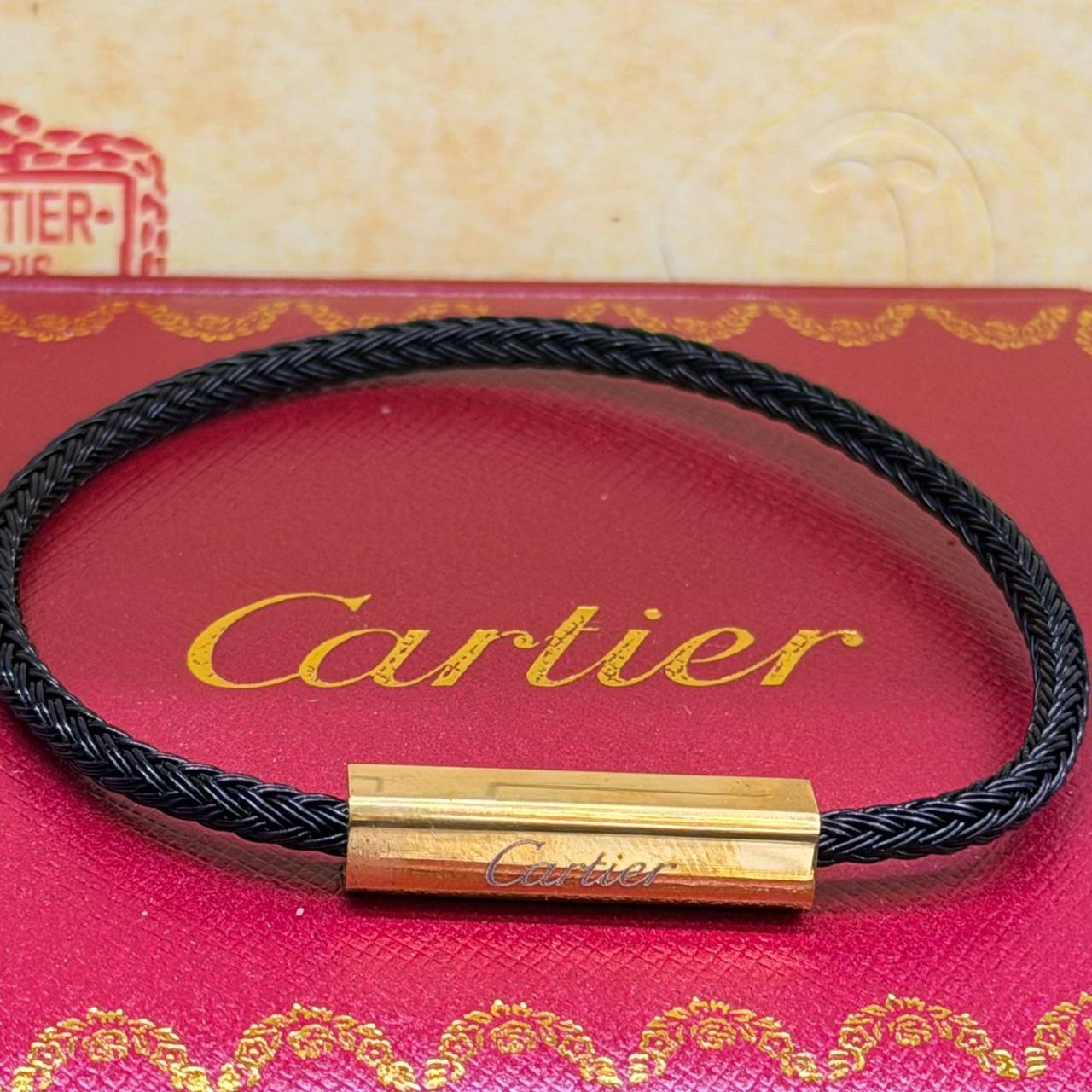 Cartier ❤️‍🔥*
Bracelet 🦋
Stainless Steel 🐦‍🔥
With black boxes 📦 
20 dhs💓
With normal boxes 🗃️ 
And paper bag 🛍️
30 dhs💓

Zain216
♥️♥️♥️
