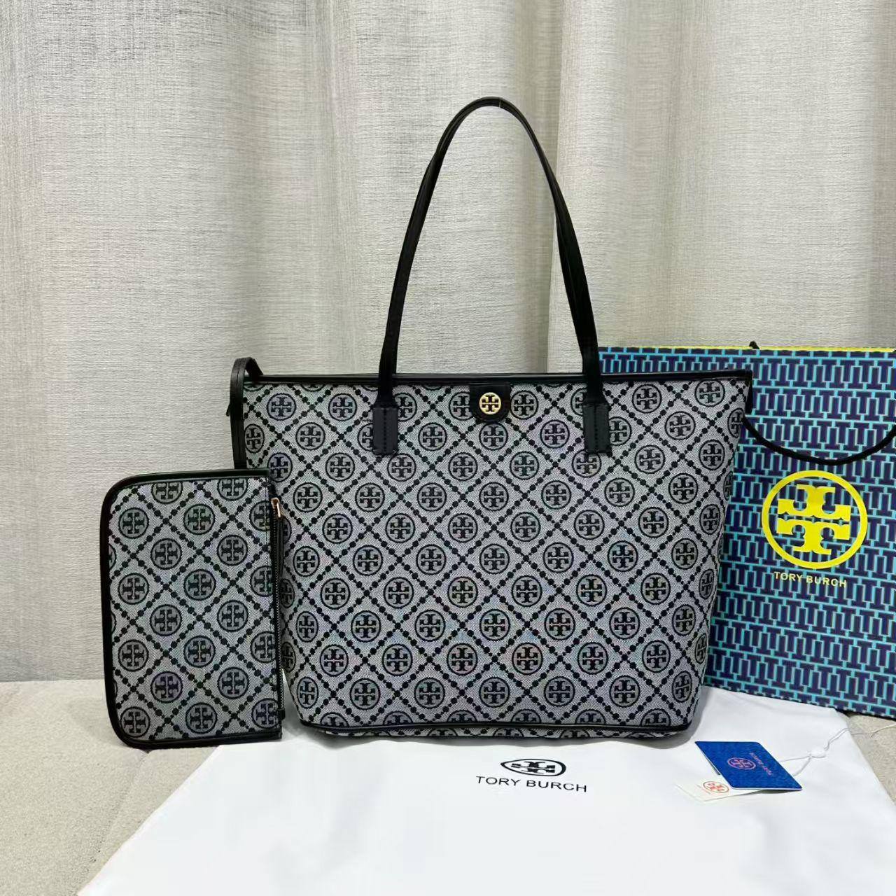 💗 Tory Bouch 2 in 1
1⃣️ First quality
Size: 40 * 30 * 17 cm
95 dhs👑

Zain115
♥️♥️♥️
