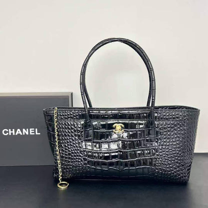 Chanel 🙋🏻‍♀️💕
Master🌺🌺
35cm 🫶🏼🫶🏼 
350 dhs💛

Zain297
♥️♥️♥️