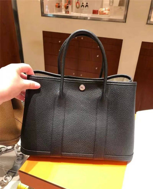 Hermes

Size :    30cm
110 dhs🪙💚

high quality

Zain04
♥️♥️♥️