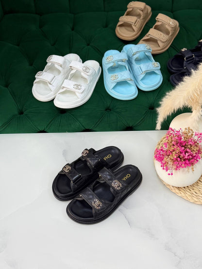 Chanel 
Vip quality 
Size:36 to 41 
450 dhs✅

Zain113
♥️♥️♥️