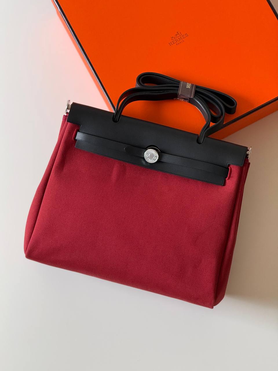 Hermes

Herbag 31cm💕master quality
😍with box❤️
🎁🎁🎁

590 dhs❤️

Zain52
♥️♥️♥️