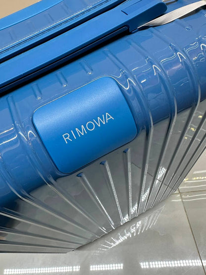 Available ❤️
brand new Rimowa Cabin Suitcase featuring a protective cover and spinner wheels❣️
For Price 👇 WhatsApp✅
0568585901 
0507557372
0552275751 Owner Zain 👌

Zain71
♥️♥️♥️