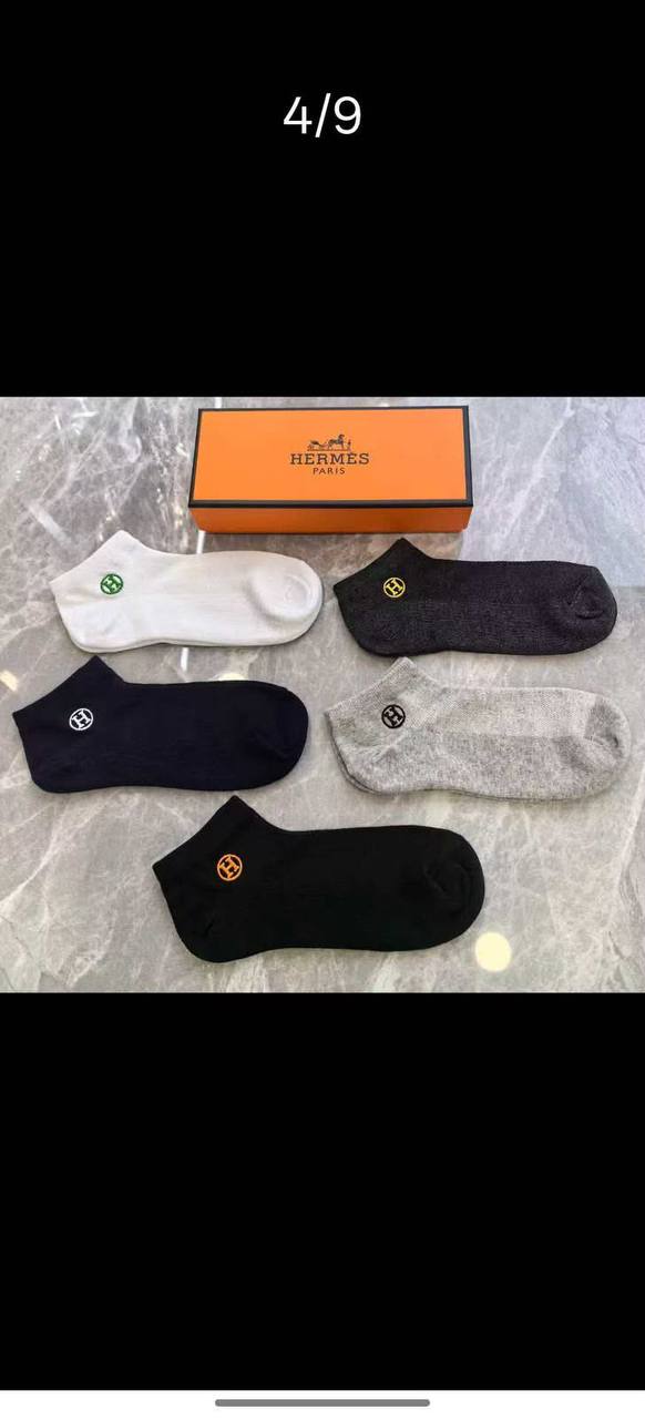 NEW CAME
SOCKS 
GOOD QUALITY 
40 dhs✅
(IN ONE BOX 5 PAIRS)

Zain40
♥️♥️♥️