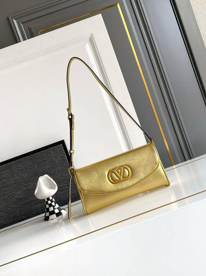 Valentino
master💓
240 dhs✅

Zain153
♥️♥️♥️