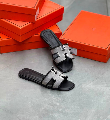 Hermes

Size  36 to 41 

85 dhs💓

Zain80
♥️♥️♥️