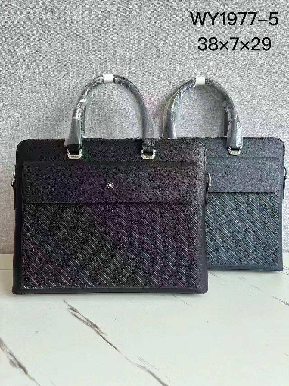 LAPTOP 💻 bags
120 dhs🪙
Size 38cm

Zain161
♥️♥️♥️
