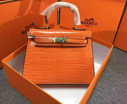 HERMES 
 GOOD QUALITY 
WITH BOX 
120 dhs✅

Zain295
♥️♥️♥️