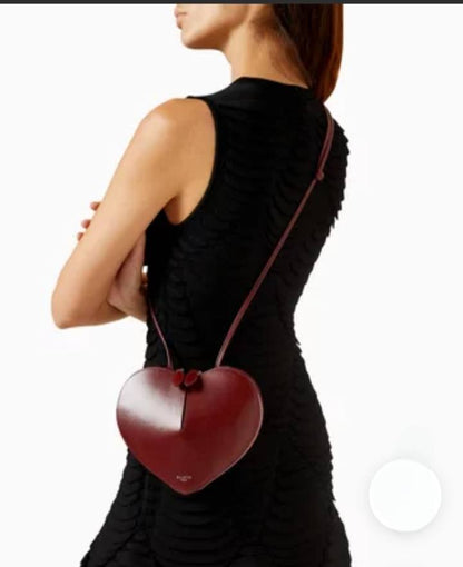 ALAIA
90 dhs✅
Heart-shaped shoulder bag

Zain26
♥️♥️♥️