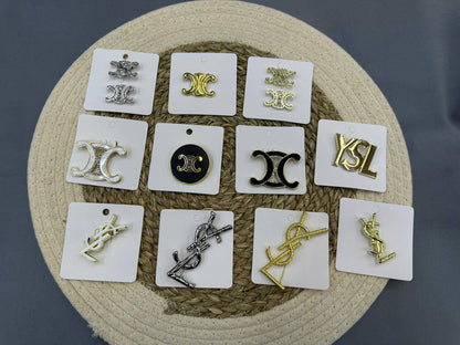 BROOCH Jewelry 🔥*
Non tarnish 💯
good quality 💯
With black boxes 🗃️ 
20 dhs❣️
With normal boxes 📦 
And paper bag🛍️
30 dhs❣️

Zain216
♥️♥️♥️
