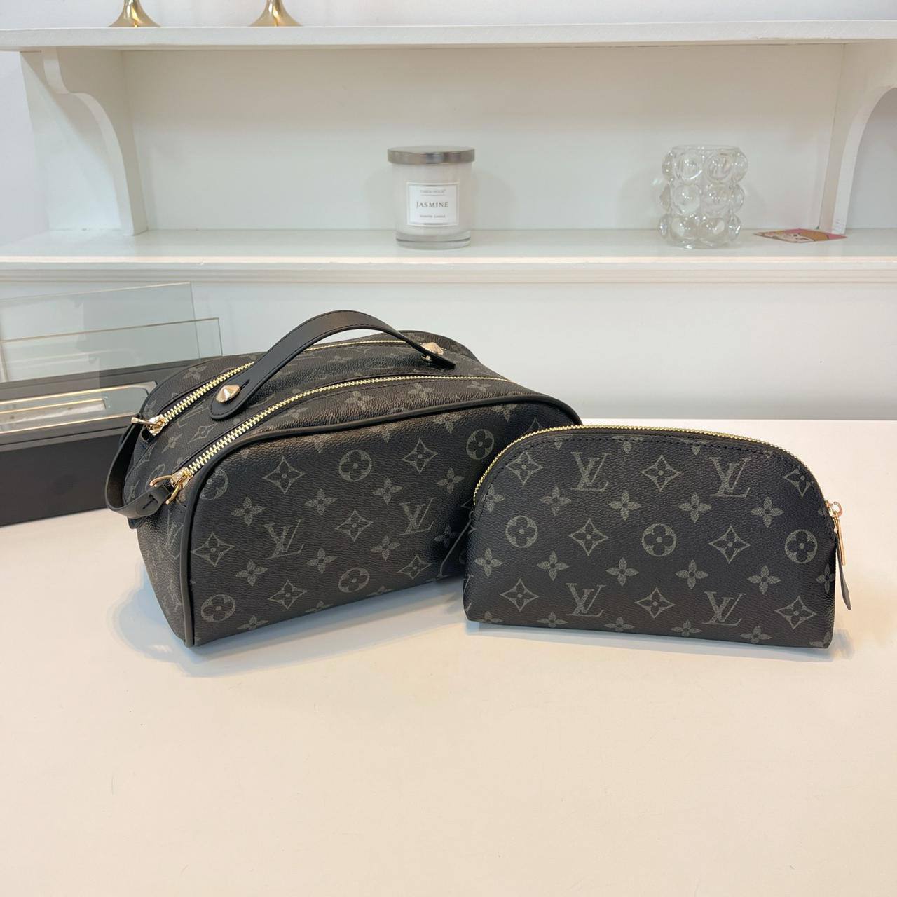 LV
95 dhs🪙🌨️
size    27×16×13cm   

withbox
🎁🎁🎁

Zain04
♥️♥️♥️