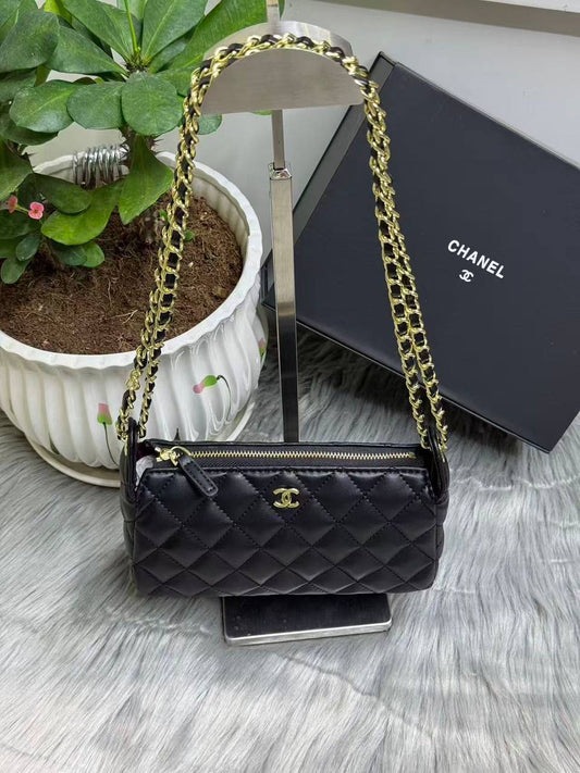 Chanel
with box
🎁🎁🎁
90 dhs✅

Zain244
♥️♥️♥️