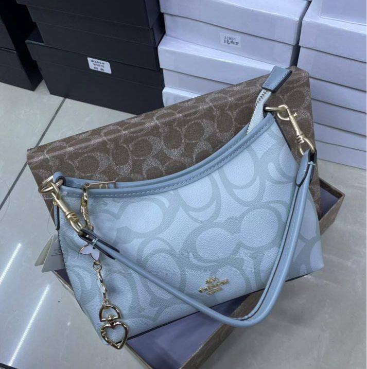 Coach

95 dhs✅ 

with box
🎁🎁🎁

Zain72
♥️♥️♥️
