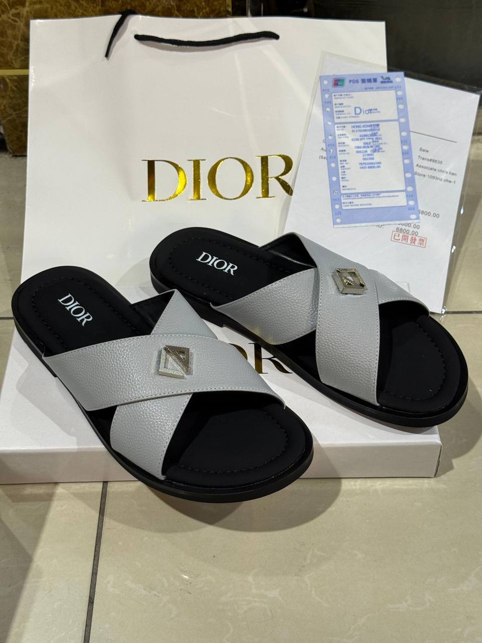 Dior

size 40 to 46

100 dhs🪙🌨️

Zain146
♥️♥️♥️
