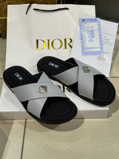 Dior

size 40 to 46

100 dhs🪙🌨️

Zain146
♥️♥️♥️