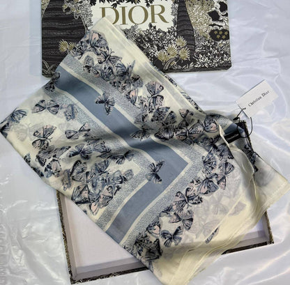 Dior
Silk scarf 
40 dhs✅
55 dhs✅ 

with box
🎁🎁🎁

Zain93
♥️♥️♥️