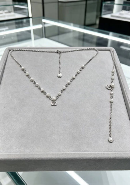 DIOR
Necklace and bracelet 
*MASTER*🍁
*110 dhs💓* NORMAL BOX🎁

Zain263
♥️♥️♥️