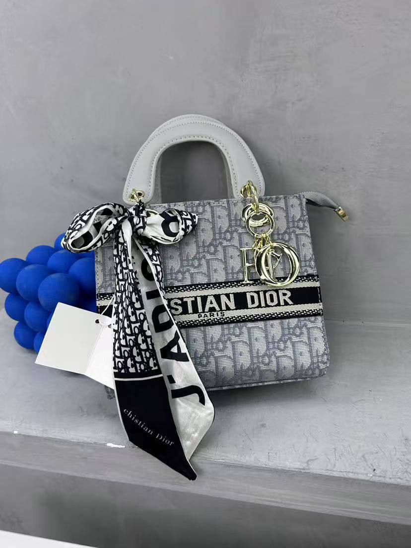DIOR

95 dhs 🇦🇪🇦🇪

Zain169
♥️♥️♥️