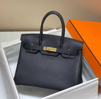 HERMES BIRKIN 

35CM 

GOOD QUALITY 

120 DHS🇦🇪🇦🇪🇦🇪

Zain295
♥️♥️♥️