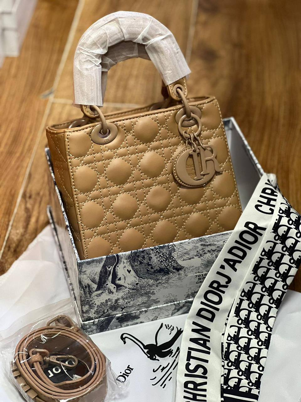Dior
120 dhs🇦🇪

With Box
🎁🎁🎁

Zain50
♥️♥️♥️