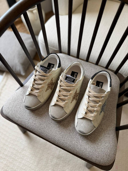 Golden Goose
𝑮𝑶𝑳𝑫𝑬𝑵 𝑮𝑶𝑶𝑺𝑬
𝑨𝑨𝑨 𝑸𝒖𝒂𝒍𝒊𝒕𝒚
𝑺𝒊𝒛𝒆 𝟑5 𝒕𝒐 𝟒2 
450 dhs✅

Zain81
♥️♥️♥️