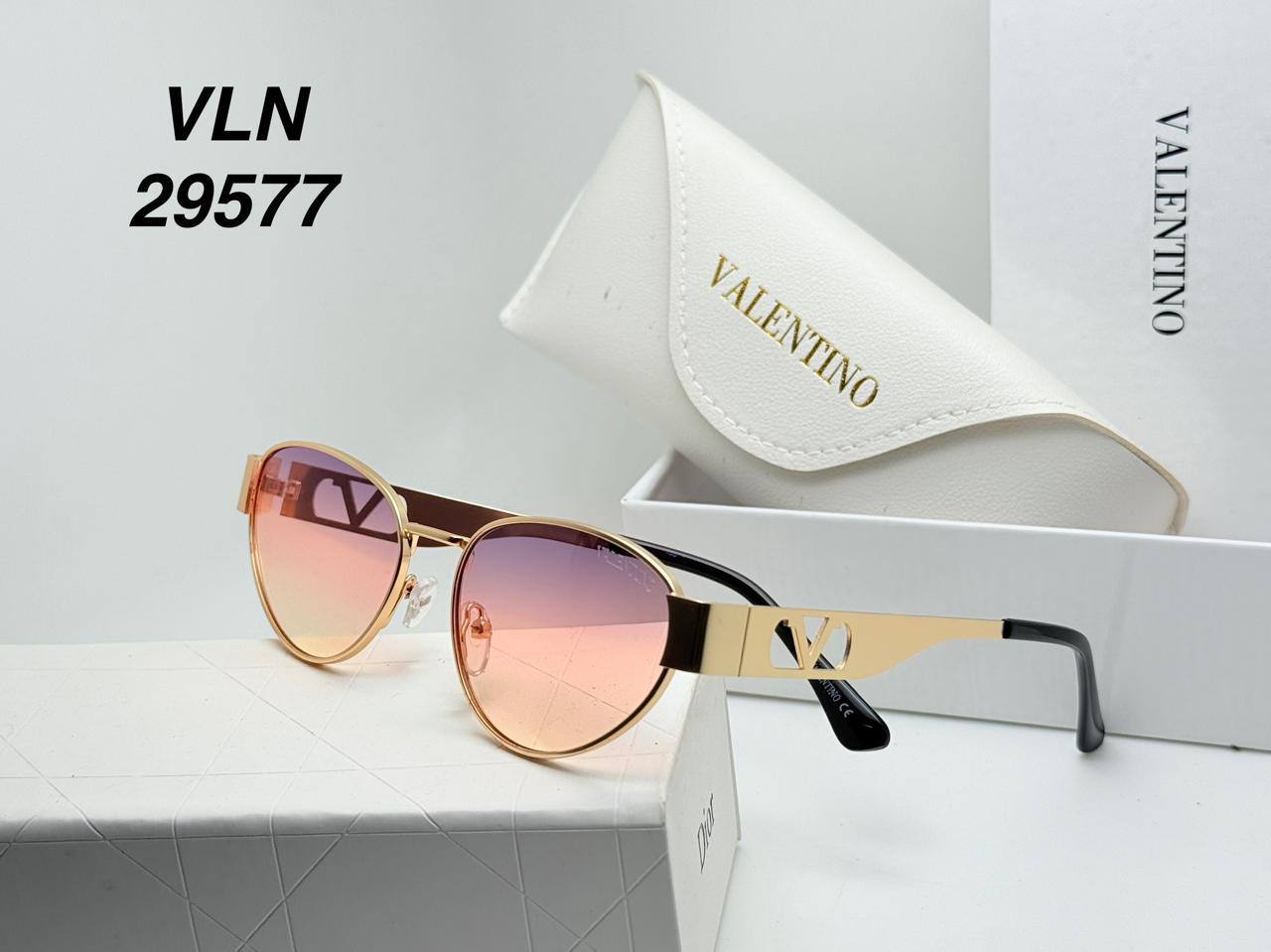 Loewe
70 dhs🇦🇪

Zain126
♥️♥️♥️