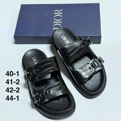 DIOR SLIPPER
GOOD QUALITY👌
105 dhs💓

Zain40
♥️♥️♥️