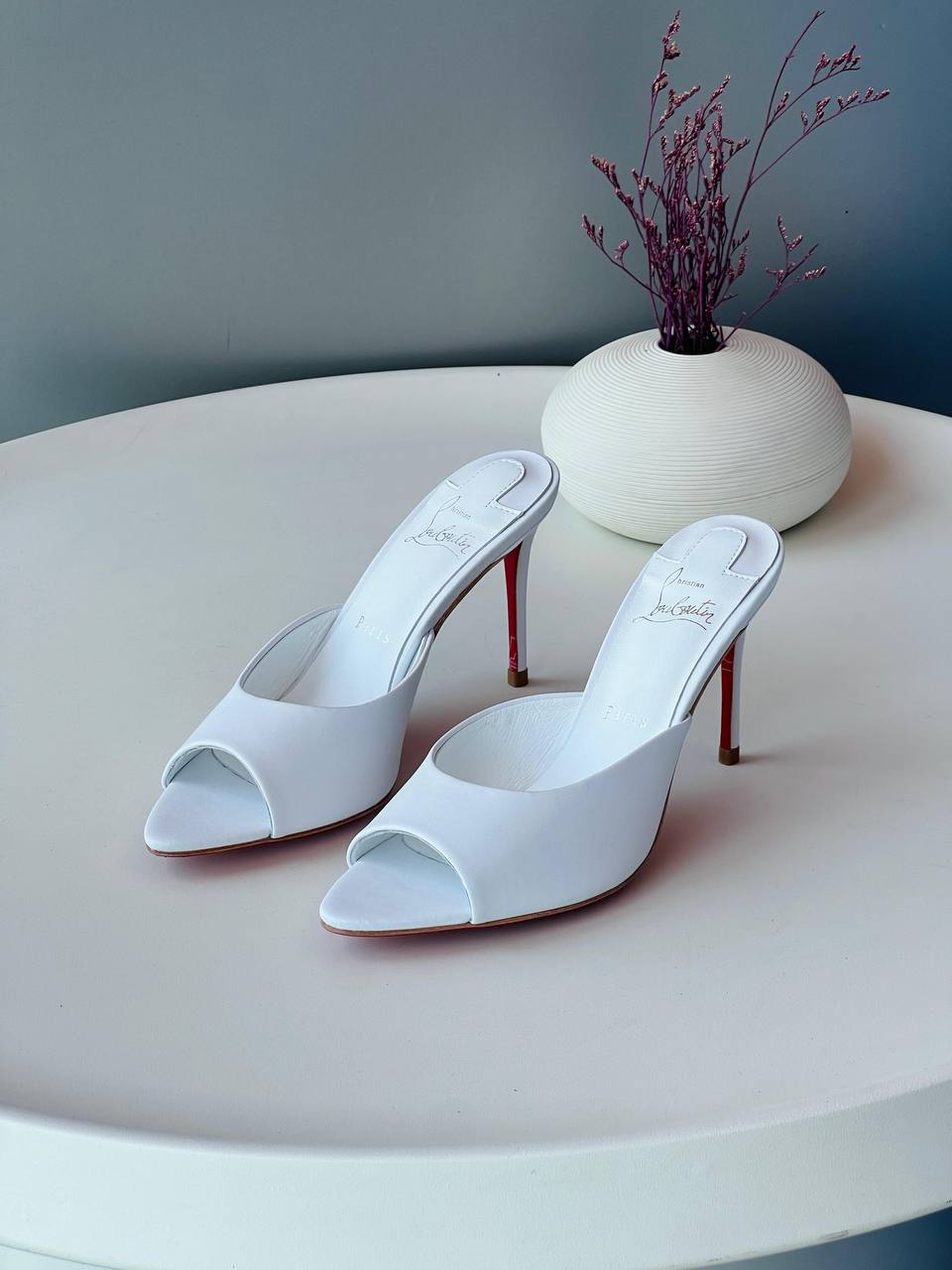 Christian Louboutin
𝑪𝒉𝒓𝒊𝒔𝒕𝒊𝒂𝒏 𝑳𝒐𝒖𝒃𝒐𝒖𝒕𝒊𝒏🤍❤️💛🖤
Size 36-41
_Super master high quality_🪡
470 dhs✅

Zain176
♥️♥️♥️