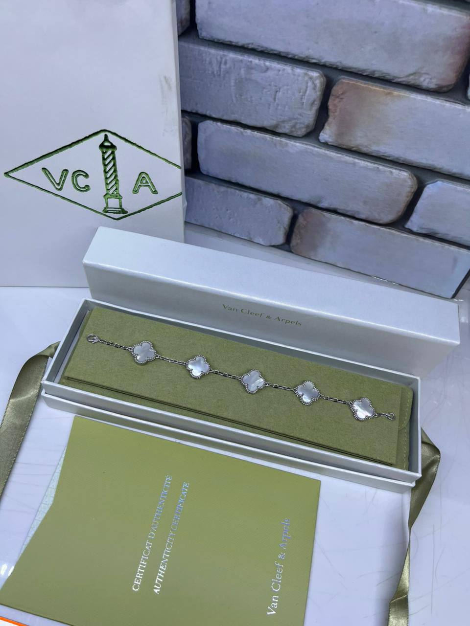 VCA ❤️‍🔥*
Bracelet 🦋
Copy one ✨
Offer price 🐦‍🔥
With normal boxes 📦 
40 dhs🪙🌨️
With master box 📦 
75 dhs🪙🌨️

Zain216
♥️♥️♥️
