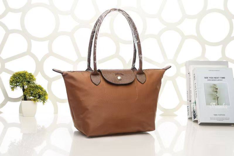 LONGCHAMP BAG 
BIG SIZE 
50 dhs✅
SIZE - *46×18×30 cm

Zain40
♥️♥️♥️