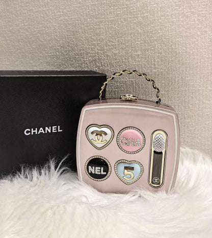 CHANEL

 COPY ONE 

WITH BOX 
🎁🎁🎁

220 dhs✅

Zain39
♥️♥️♥️