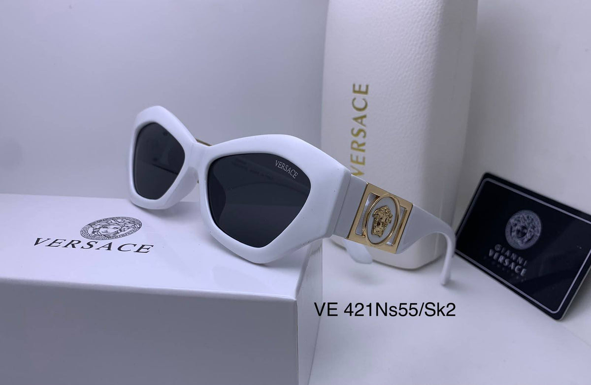 Ladies 

Versace

sunglasses 
70 dhs🇦🇪🇦🇪

Zain126
♥️♥️♥️