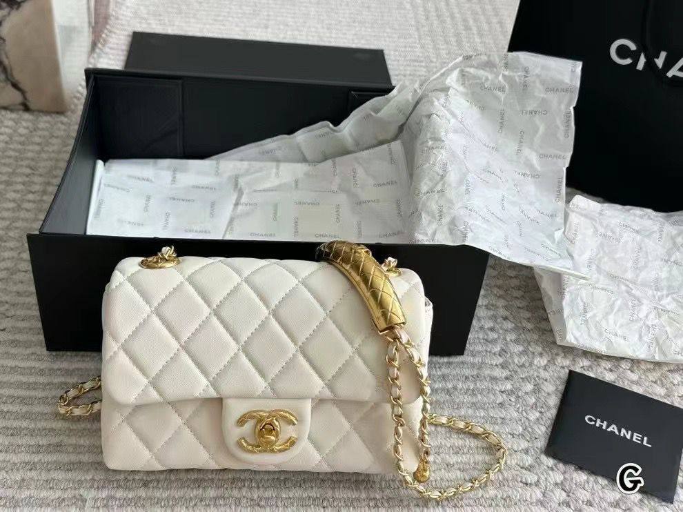 Chanel
110 dhs✅

Zain35
♥️♥️♥️