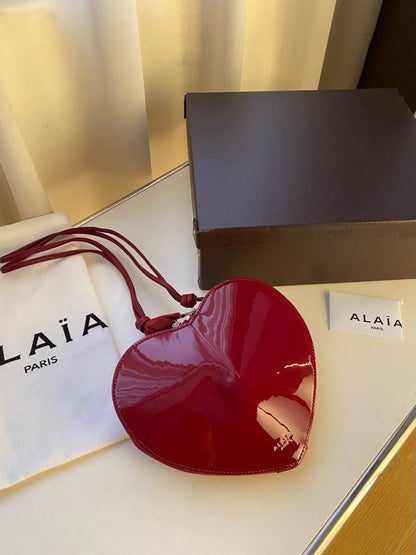 Alaia Le Cœur bag
*Size 21 cm*
For Price 👇 WhatsApp✅
0568585901 
0507557372
0552275751 Owner Zain 👌

Zain274
♥️♥️♥️