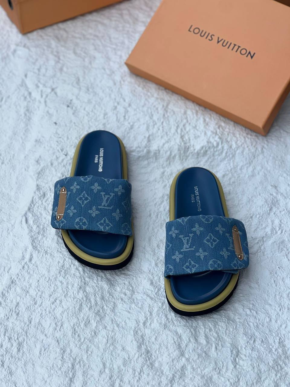 LV 
SIZE 36 to 41
100 dhs✅

Zain21
♥️♥️♥️