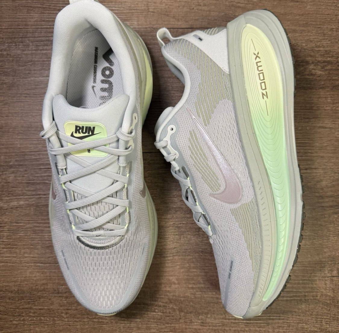 Zoomx
Size 40 TO 45 
130 dhs✅

Zain183
♥️♥️♥️